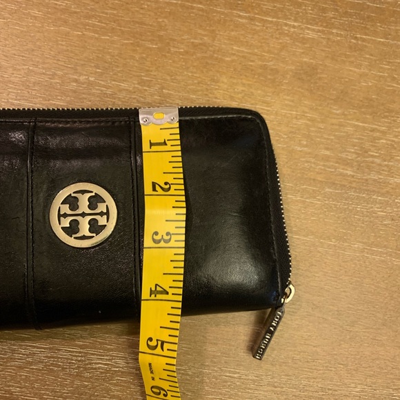 Tory Burch Black Leather Wallet with Silver Detail - Picture 5 of 10